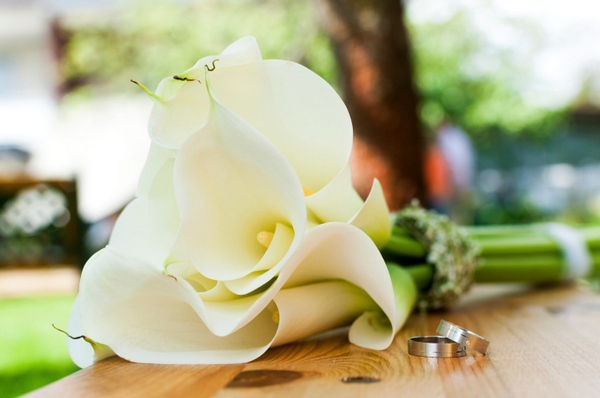 Bouquet da sposa bianco candido, un classico sempre di moda
