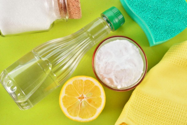 Come utilizzare l'aceto per le pulizie di casa