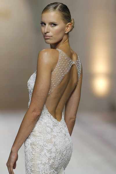 Abiti da sposa 2015, le novità dal Pronovias Fashion Show