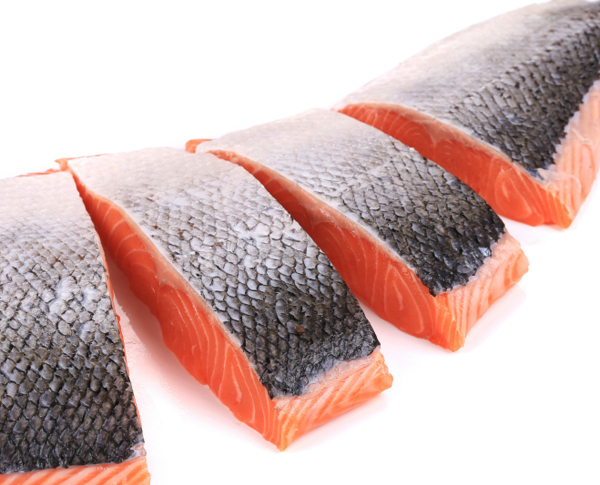 Tonno, salmone e branzino, quali sono i 10 pesci più light e quali quelli più calorici