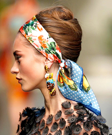 3 modi originali per indossare un foulard per capelli 