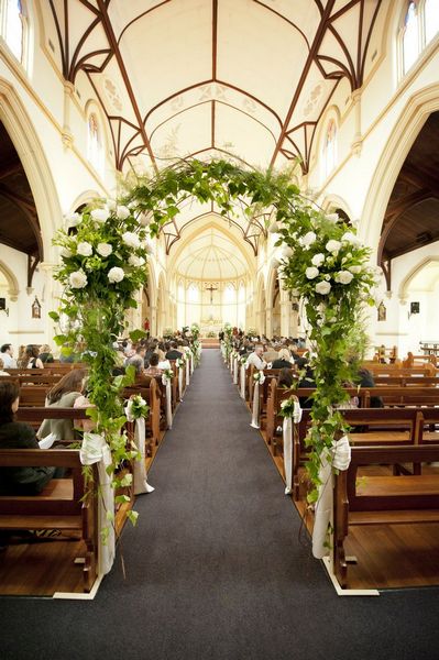 Decorazioni floreali per un matrimonio in chiesa