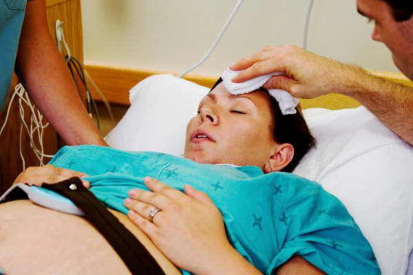 Come scegliere l'ostetrica per farsi assistere durante il parto