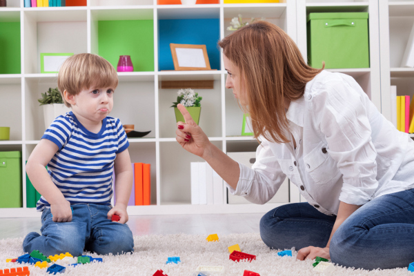 Autoritaria o permissiva, come deve essere la mamma?