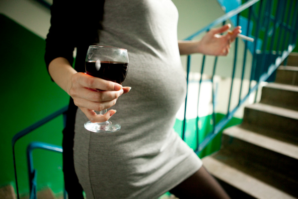 Perché in gravidanza non si rinuncia sempre all'alcool