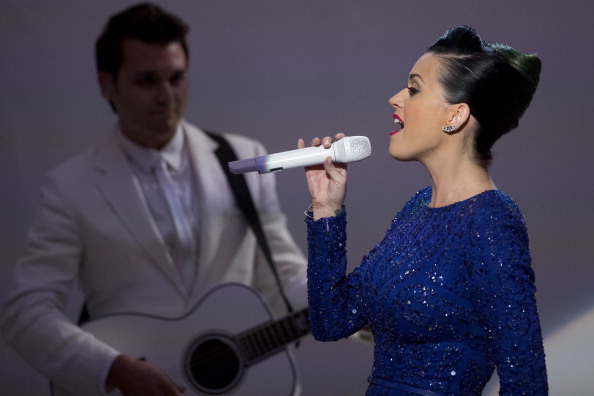 Katy Perry per Obama in abito Elie Saab