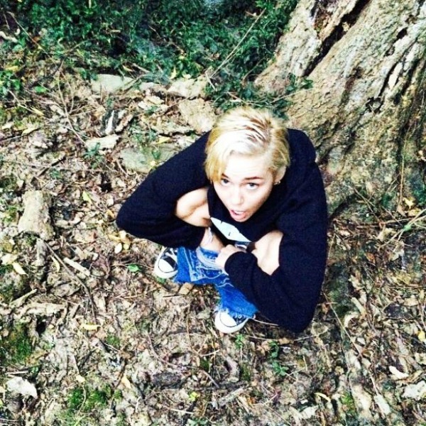 Miley Cyrus inarrestabile: fa pipì, la foto è su Instagram