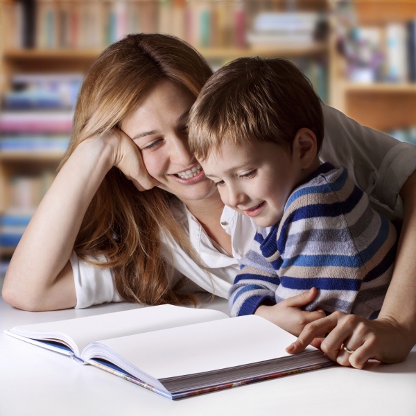 Bambini lettori del futuro se mamma e papà leggono ad alta voce