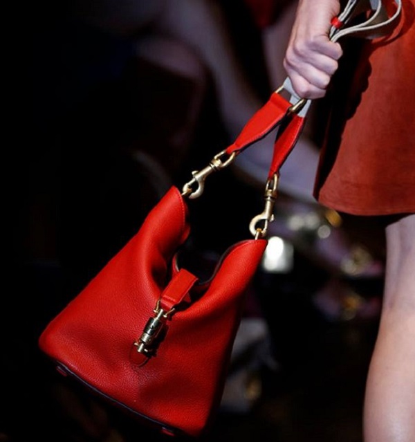 Gucci, red passion sugli accessori p/e 2015