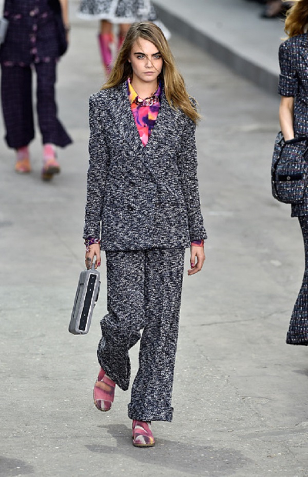 Chanel : Runway - Paris Fashion Week Womenswear Spring/Summer 2015