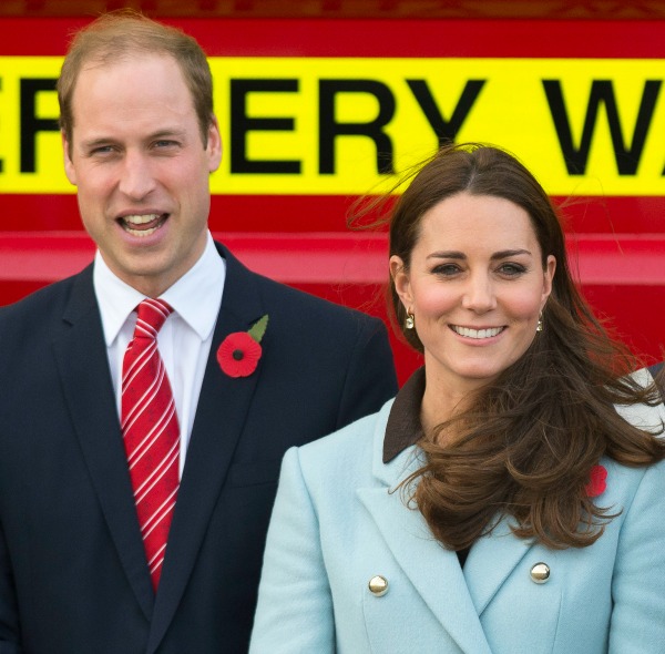 Il pancino di Kate Middleton sbuca dal cappotto: foto