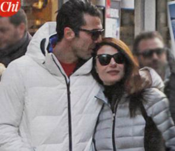 Gigi Buffon e Ilaria D'Amico romantici sulla neve: foto