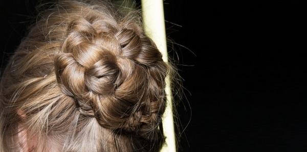 Tutorial capelli: lo chignon intrecciato di Jean Louis David