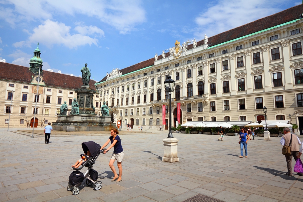 Come diventare mamma all’estero, in Austria gli aiuti economici maggiori