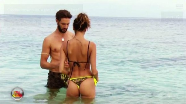 Isola dei Famosi 10, Cristina Buccino vs moglie di Alex Belli, a chi date ragione?