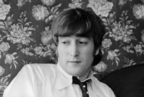 John Lennon, padre aggressivo e drogato