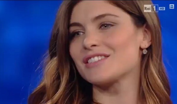 Sanremo 2015, Vittoria Puccini bellissima in rosa cipria