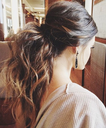 windproof-hairstyles-messy-ponytail