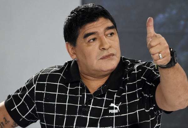 Maradona, il lifting diventa meme sul web - FOTO