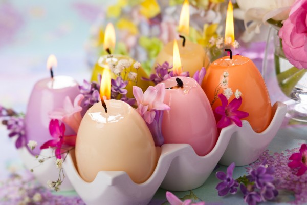 Decorare la tavola di Pasqua con le candele