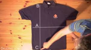 Come piegare le magliette in meno di 5 secondi (video)