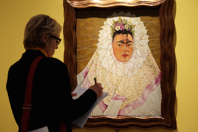 Frida Kahlo, accessori in retrospettiva negli scatti di  Ishiuchi Miyako