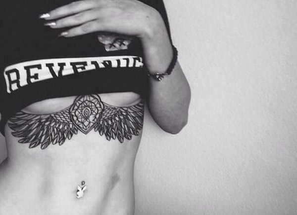 Underboob tattoos, tatuaggi sotto il seno