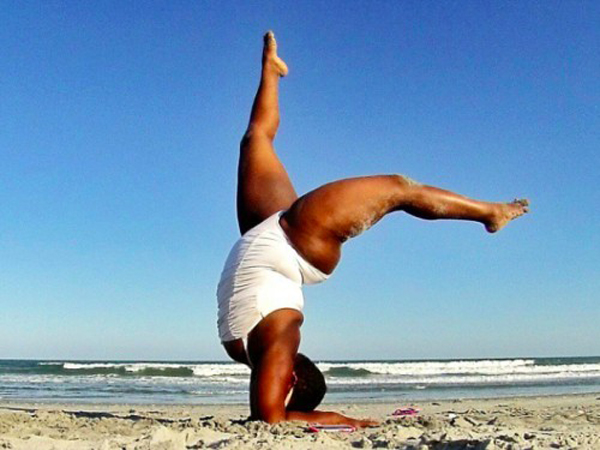 Jessamyn Stanley, l’insegnante di yoga oversize: accettatevi come siete