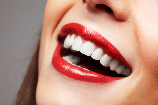 10 cibi per avere denti sani e bianchi