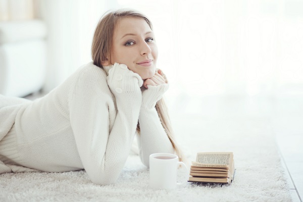 10 motivi per uscire con una donna che ama leggere