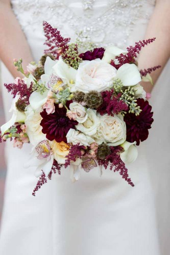 21-classy-fall-wedding-bouquets-for-autumn-brides-erin-costa-photography-333x500
