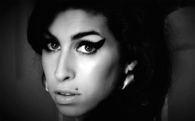 Amy Winehouse, 20 oggetti che ricordano la cantante inglese