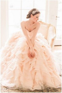 abiti sposa rosa antico pesca alternativa bianco