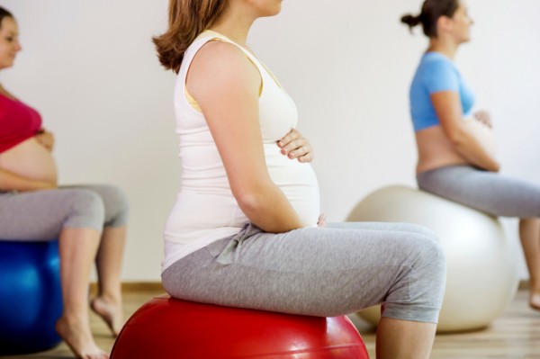 Birthing ball per gravidanza e parto, quando si usa?