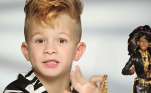 prima pubblicità di Barbie con un bambino