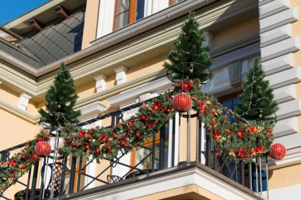 Decorazioni Natalizie Balcone.Decorazioni Natalizie Quali Sono Quelle Ideali Per Balcone E Giardino Letteraf