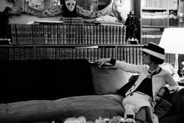 Chanel, la donna che legge: in mostra a Venezia