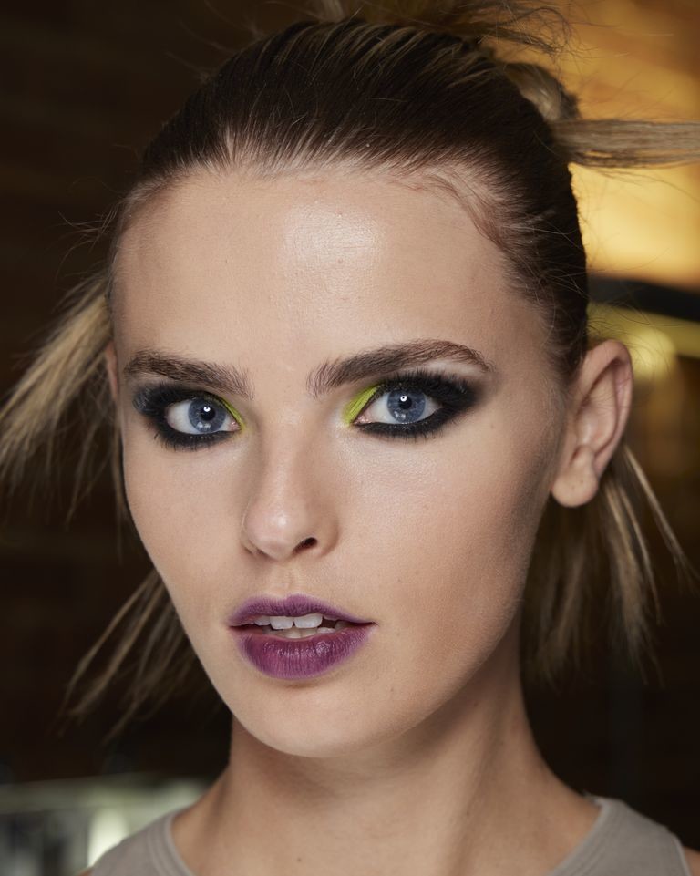 Tendenze make up autunno-inverno 2022-2023, spuntano i colori intensi